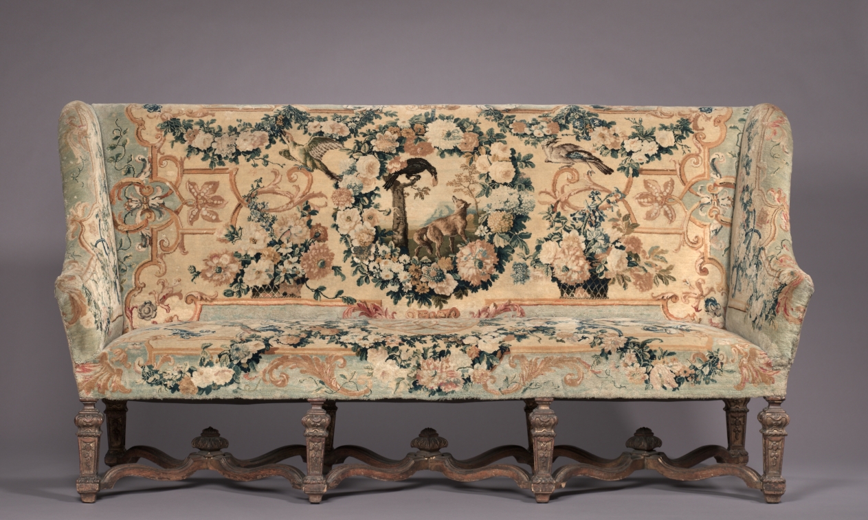 Royal Savonnerie Manufactory, Chaillot Workshops《Settee》（クリーヴランド美術館蔵）