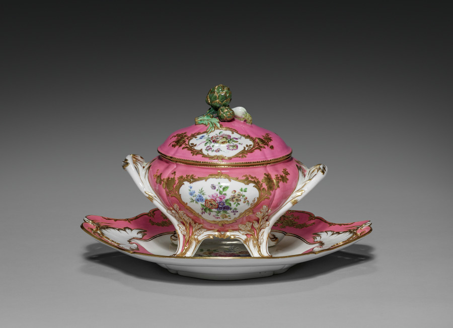 Covered Tureen on Stand (1 of 2)