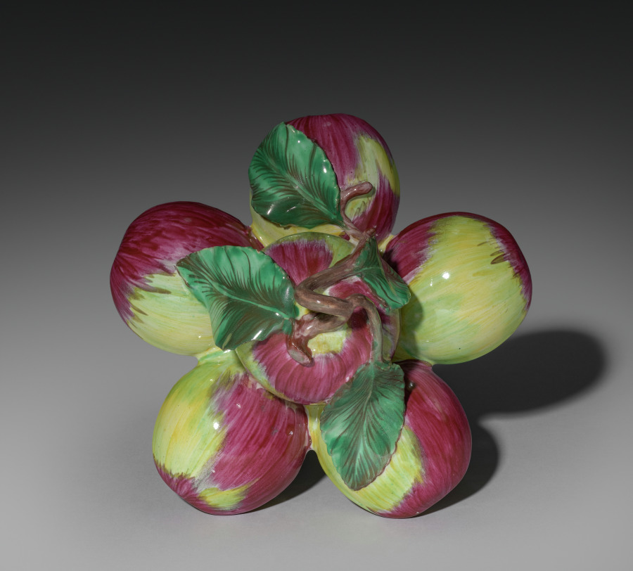 Cover for a Box in the Form of Apples