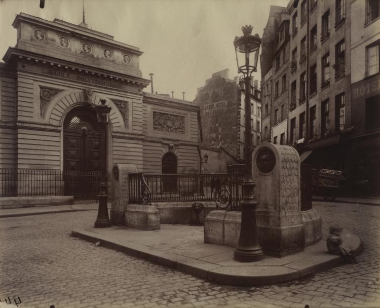 Fountain of the L'École Polytechnique