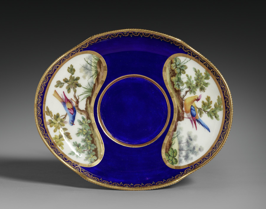 Stand for a Broth Bowl (Plateau Ovale)