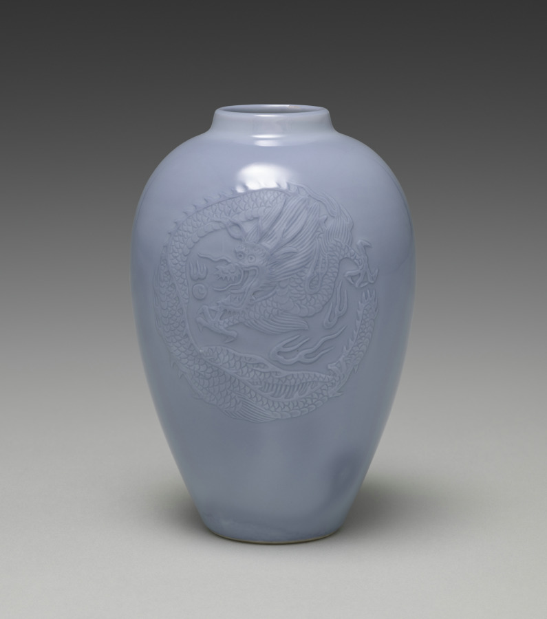 龍丸文の花瓶