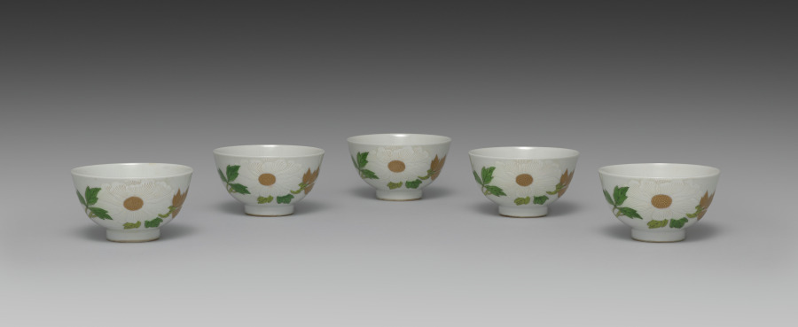 牡丹に海棠文の茶碗