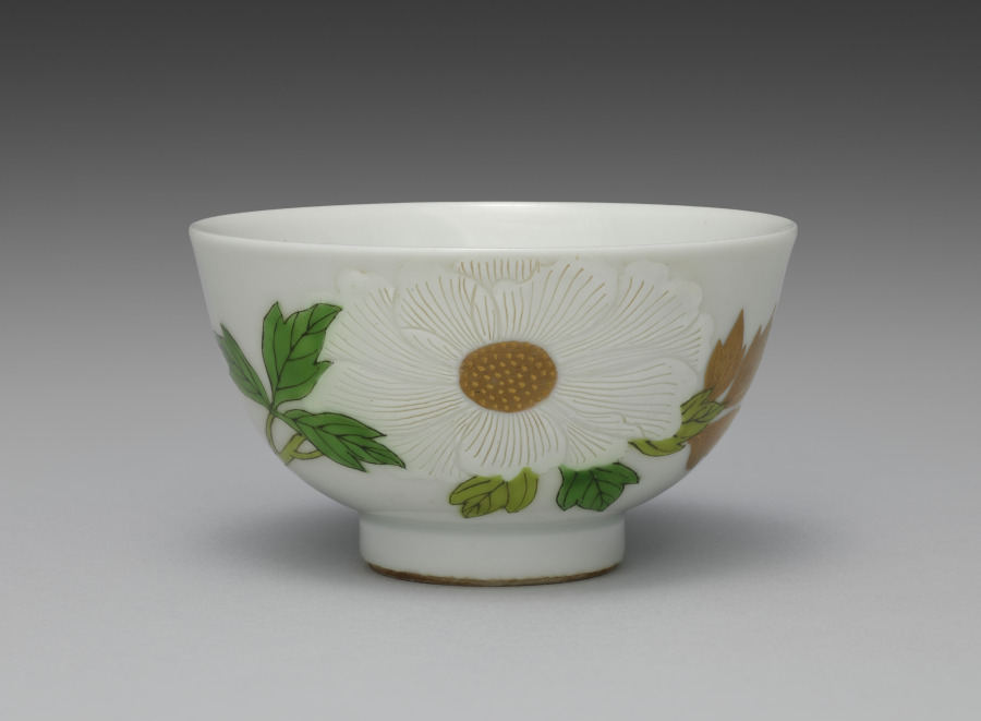 茶碗(牡丹に海棠文の茶碗より)