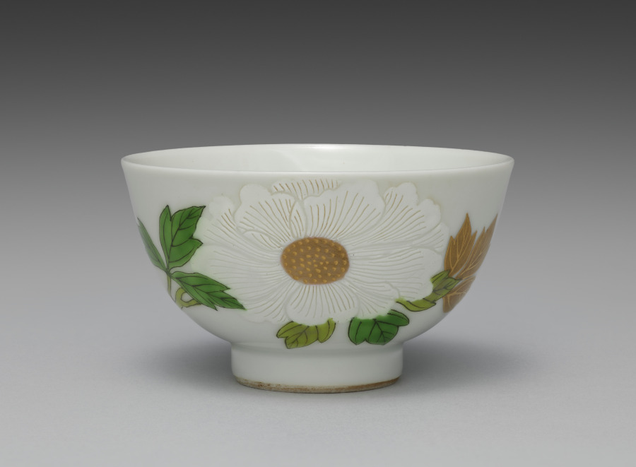 茶碗(牡丹に海棠文の茶碗より)