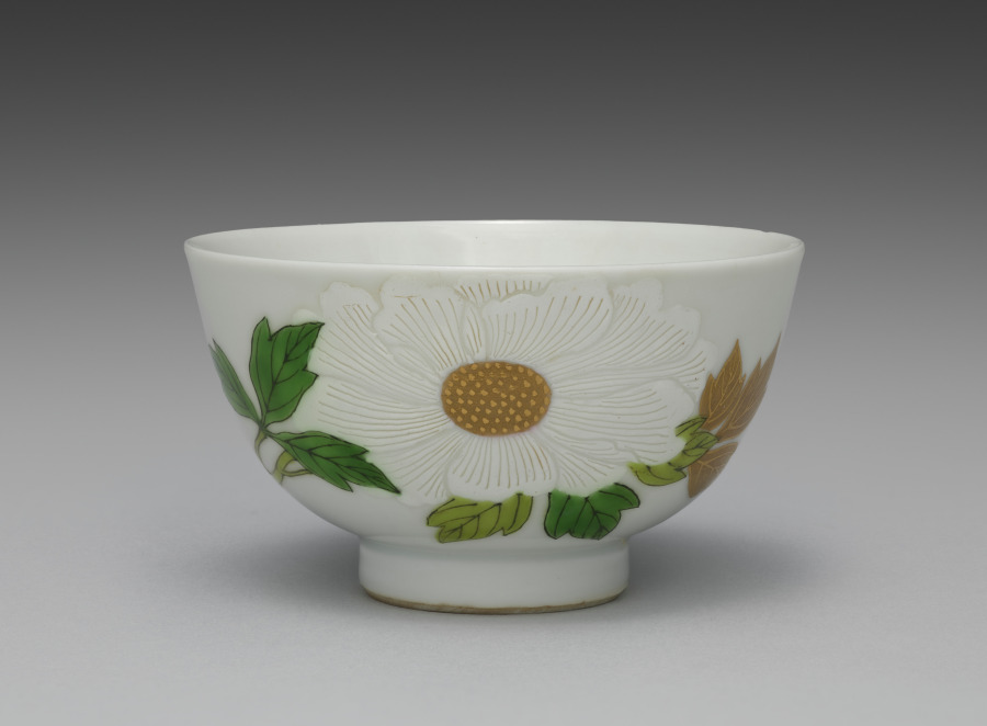 茶碗(牡丹に海棠文の茶碗より)