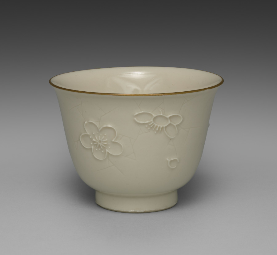 杯（梅に氷裂文の食器揃より）