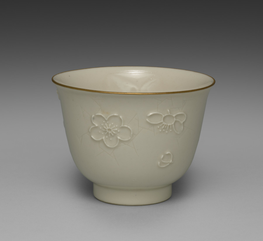 杯（梅に氷裂文の食器揃より）