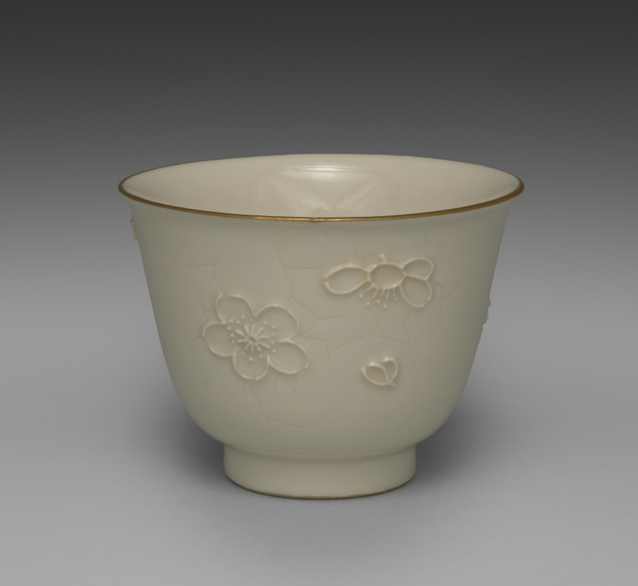 杯(梅に氷裂文の食器揃より)