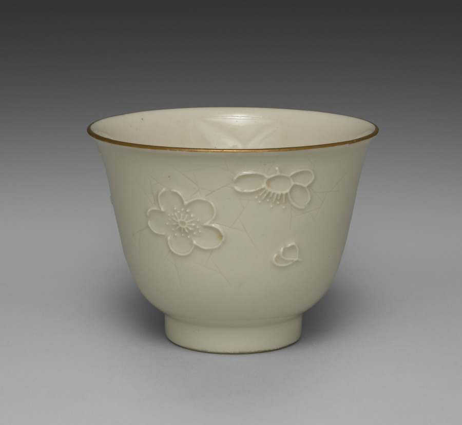 杯（梅に氷裂文の食器揃より）