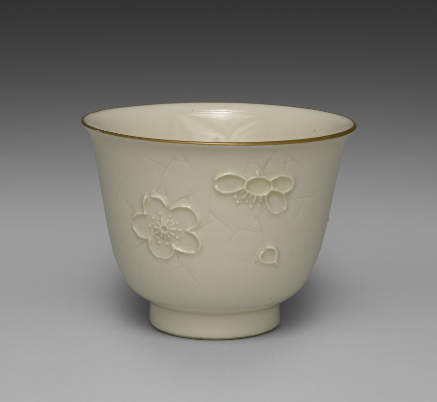 杯(梅に氷裂文の食器揃より)