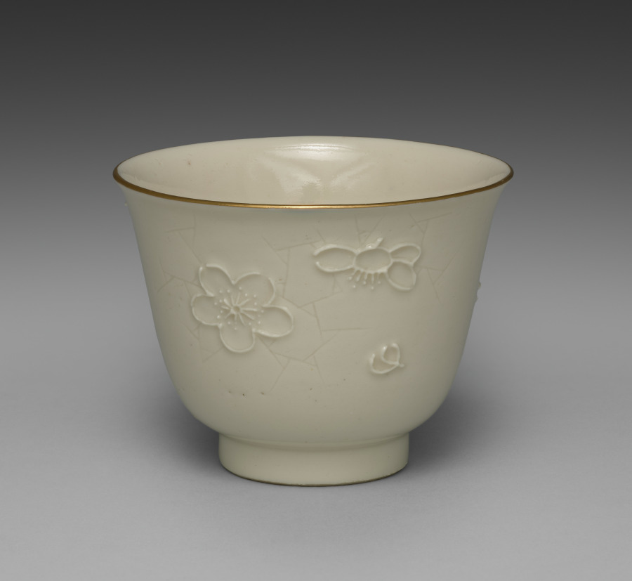 杯（梅に氷裂文の食器揃より）