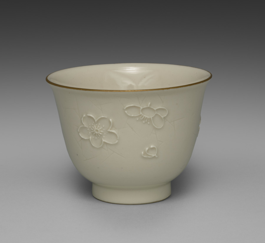 杯(梅に氷裂文の食器揃より)