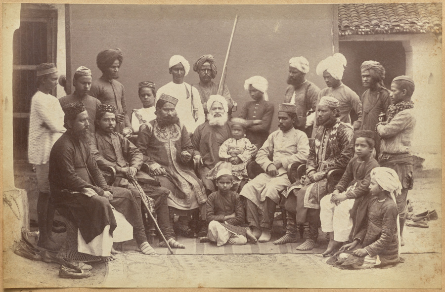 Mowhri Rahman Alli Khan family, Rewa (recto, bottom)