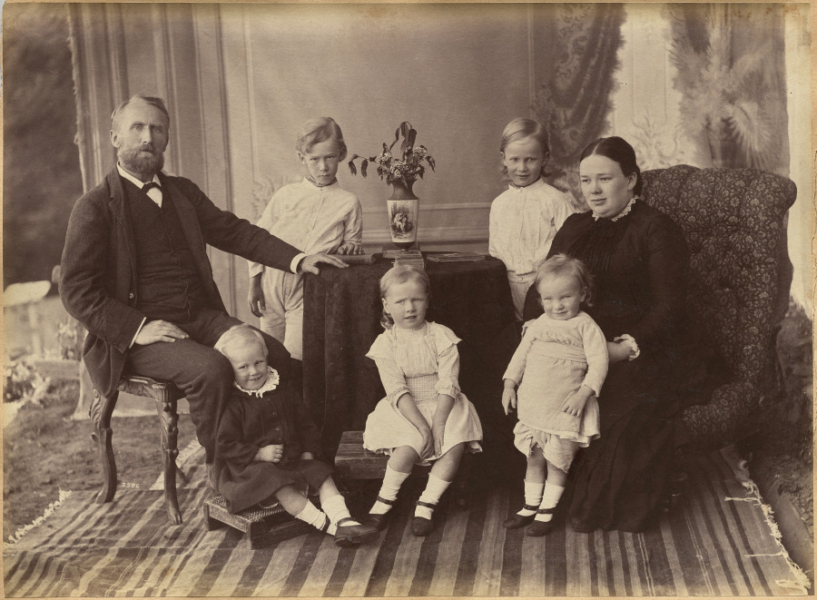 Mr. Robert Holtz and family (verso)