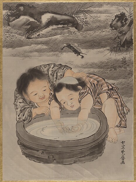 金魚と遊ぶ二人の子供