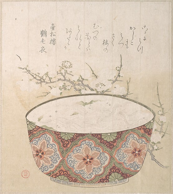白魚を盛った鉢と梅の花